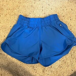 Rare color size 4 high rise 2.5 inch lululemon shorts